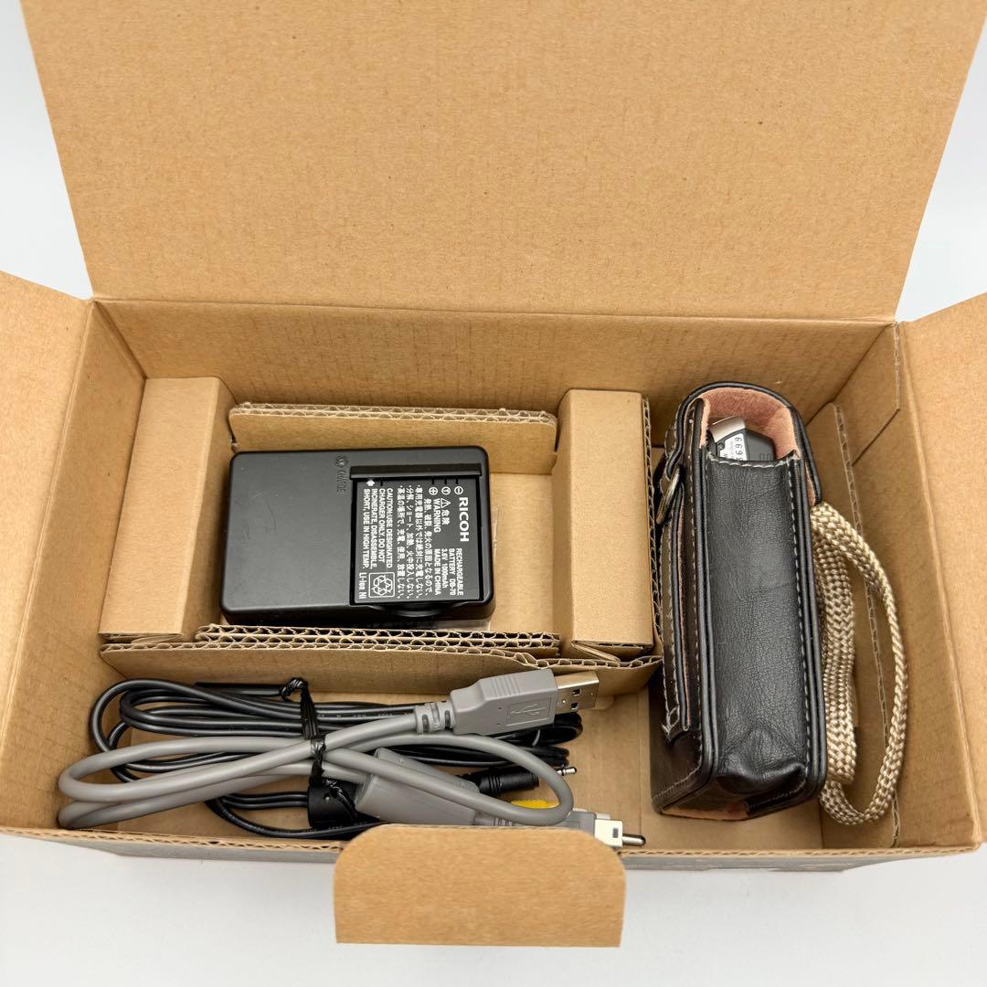 【極美品】RICOH Caplio R7 コンデジ 28-200mm 広角ズーム