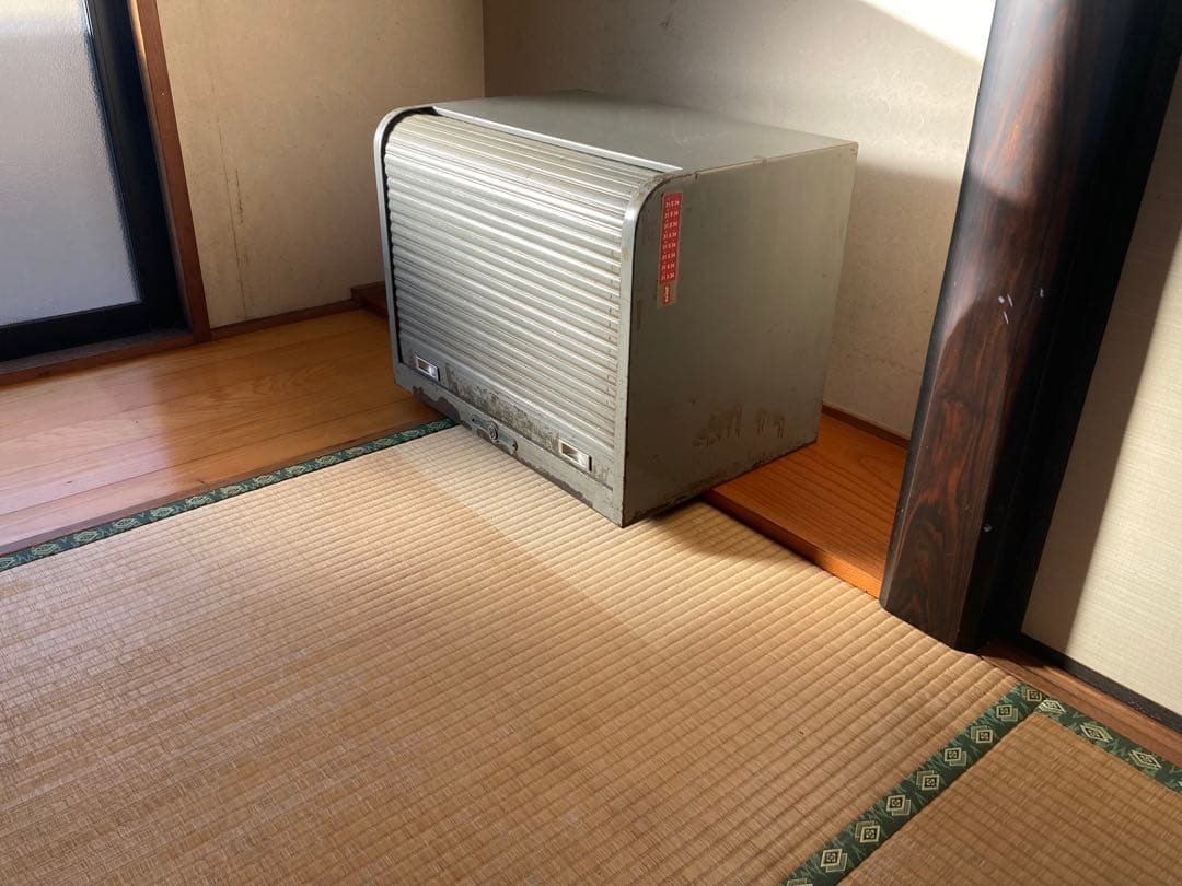 シャッター付きキャビネット グレー