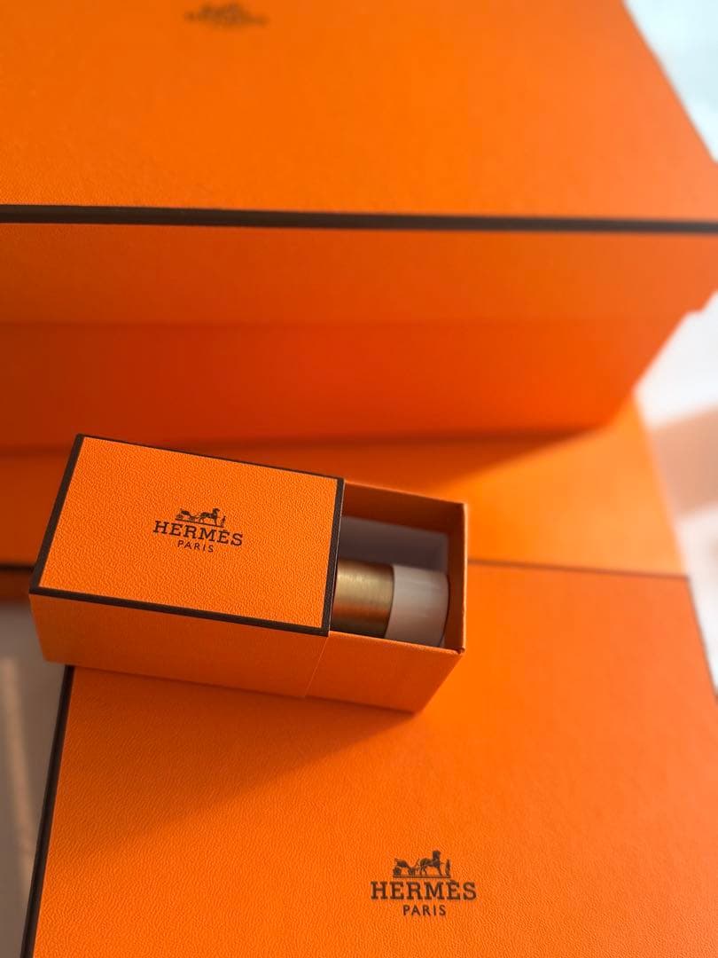 HERMÈS 44 イリス・ヴィオレッタ　ネイルポリッシュ