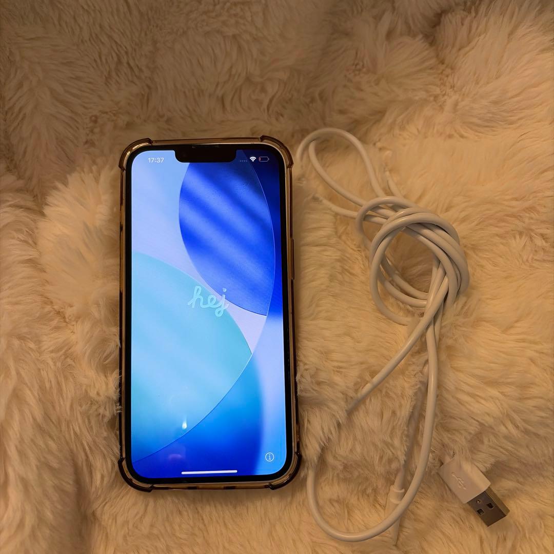 Apple iPhone 13 ホワイト(スマホカバー．充電ケーブル付き)