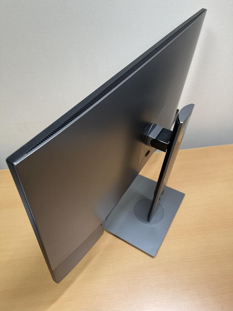 Dell U3219Q 31.5インチ4Kディスプレイ