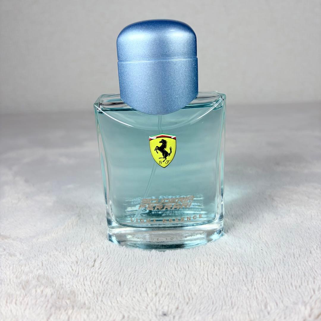 【廃盤品未使用級】フェラーリ ライトエッセンス オードトワレ 75ml 香水