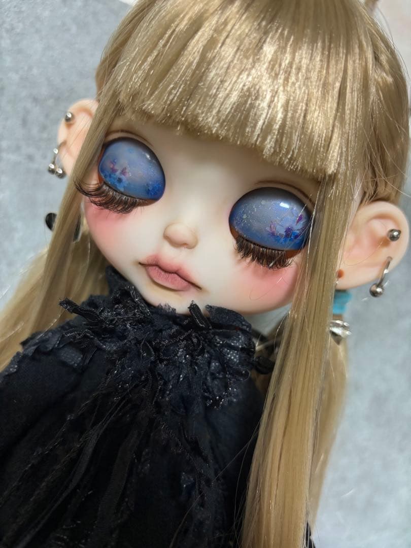 カスタムアイシードール　ネオサイズ　白肌　アリスちゃん♡ 本体＋ピアス付つけ耳