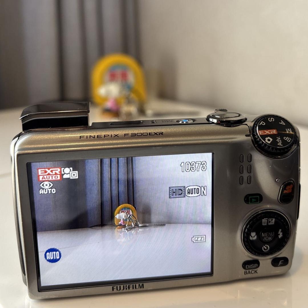 【超美品】FUJIFILM FinePix F300 EXR 人気色シルバー