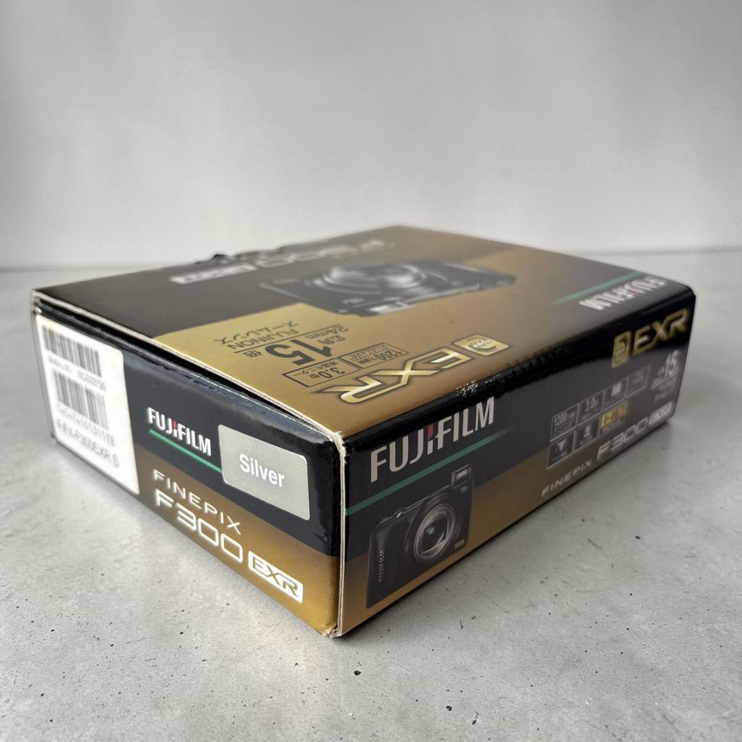 【超美品】FUJIFILM FinePix F300 EXR 人気色シルバー