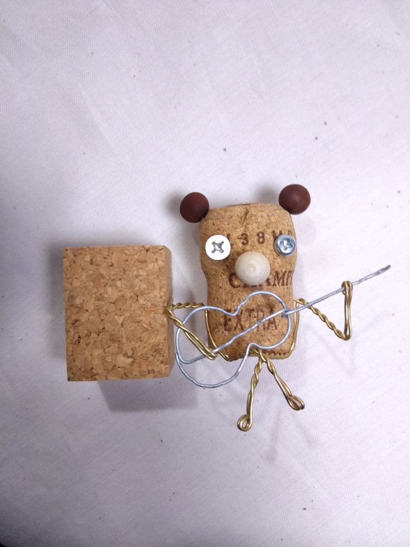 ハンドメイド ギターを弾く熊 コルク人形 茶耳