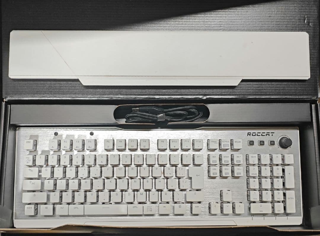 サ*ィ様 ROCCAT Vulcan 122 AIMO ゲーミングキーボード リ