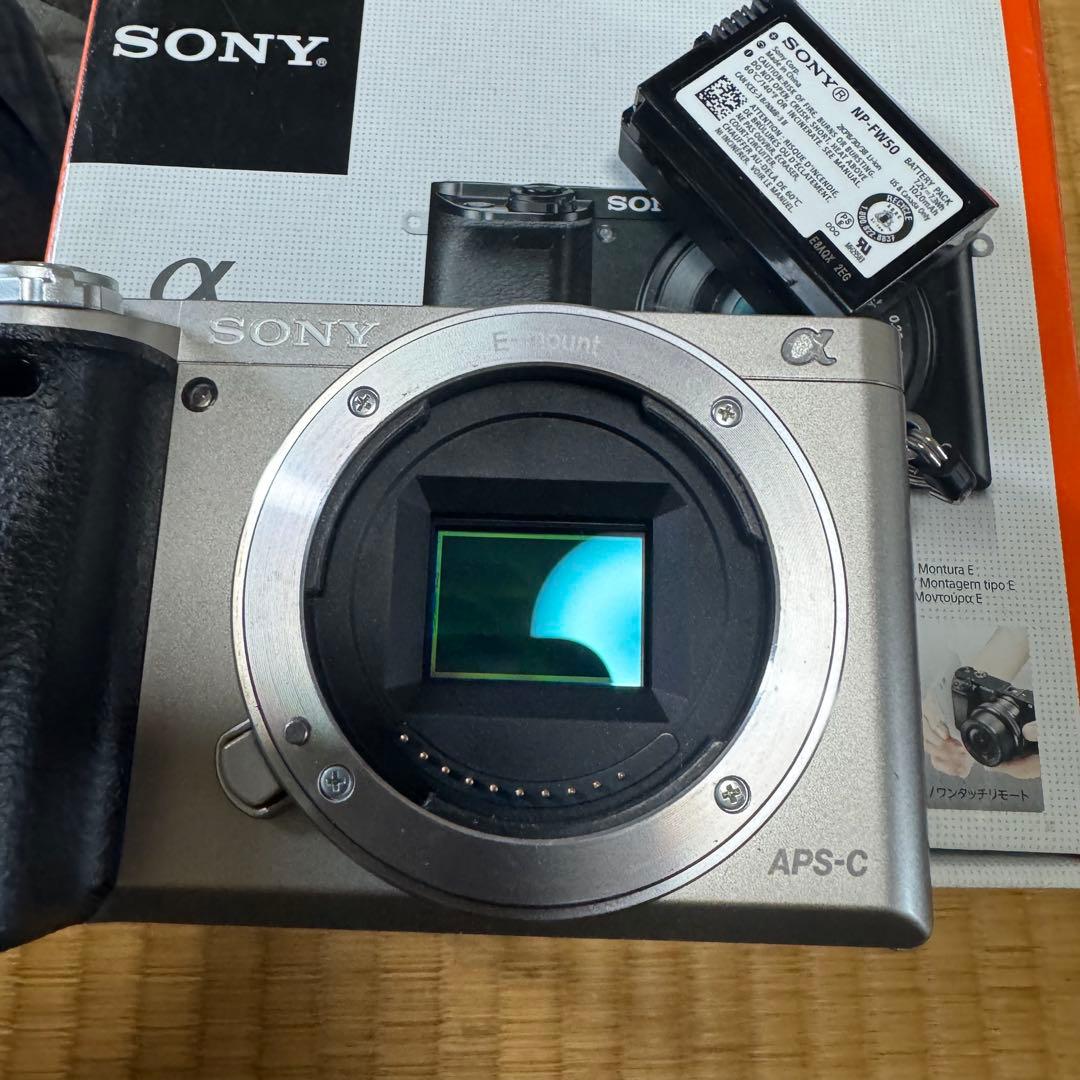 SONY α6000 シルバー Eマウントレンズ付き