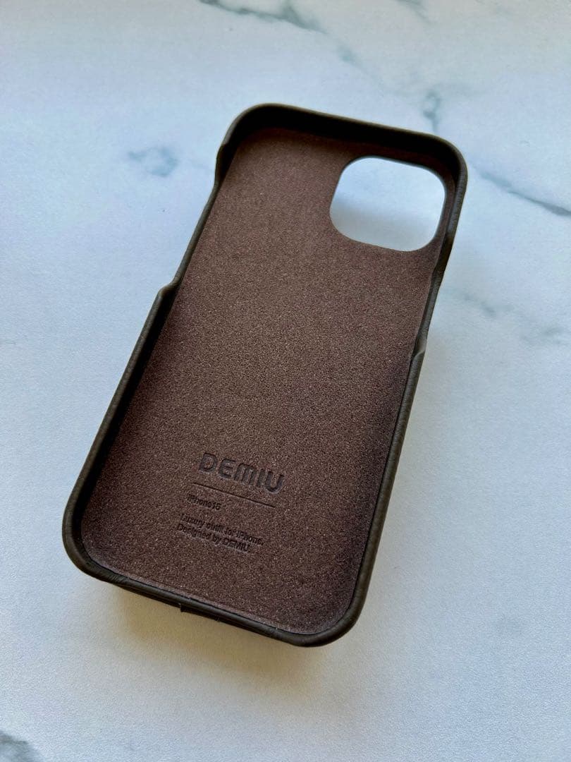 【極美品/完売品】DEMIU エトープ レザー iPhone15ケース