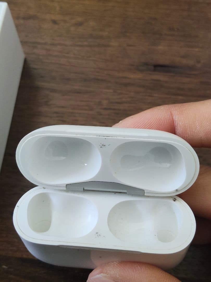 セール中‼️【AirPods Pro第一世代】本体ワイヤレス充電ケース付き