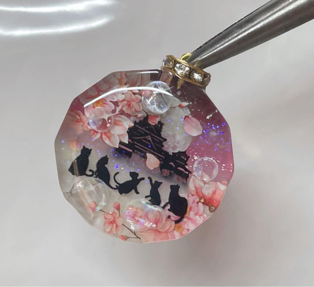 展示用/レジン/桜とお城と子猫達　蓄光　オルゴナイトネックレス