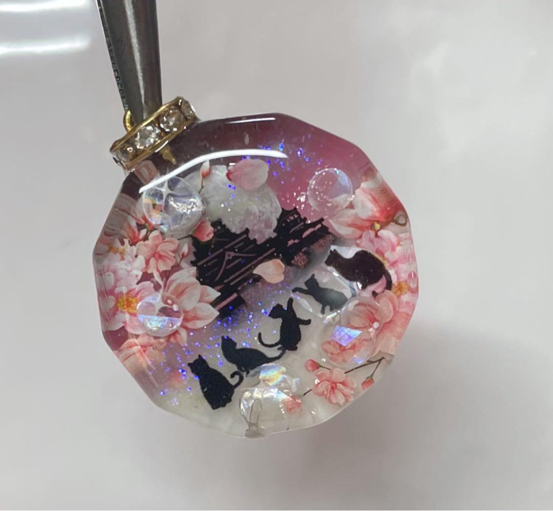 展示用/レジン/桜とお城と子猫達　蓄光　オルゴナイトネックレス