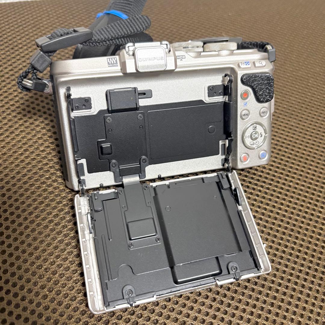 【美品】OLYMPUS PEN E-PL8 ボディ 充電器 オリンパス