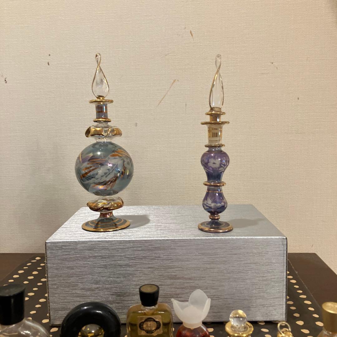 ミニ香水と香水瓶
