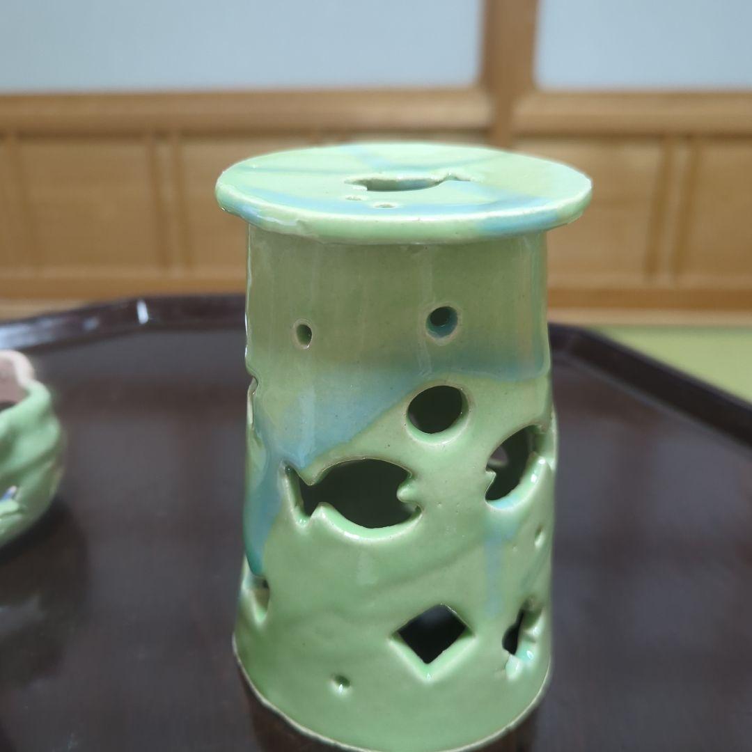 めだかの喜ぶ穴の空いた鉢
