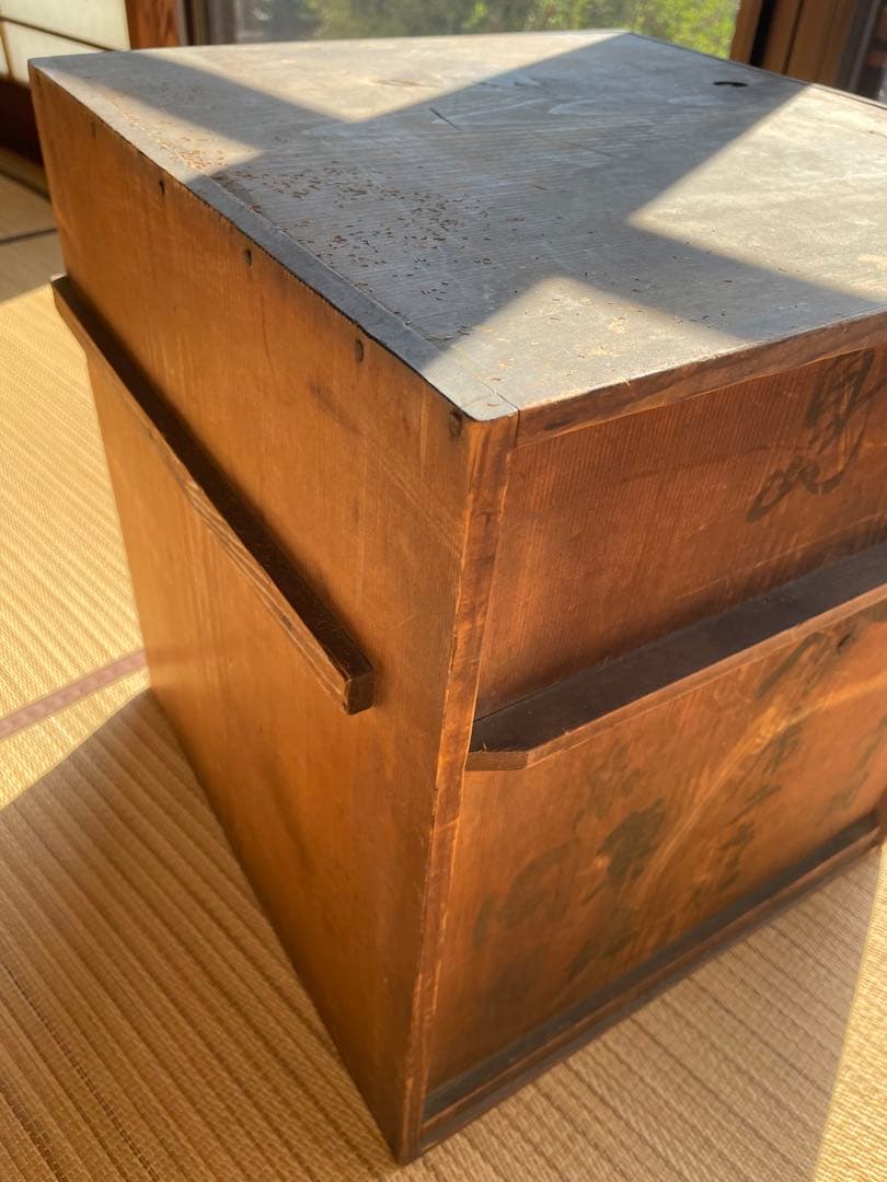 骨董品　希少　金箔装飾の黒漆塗り膳 収納箱付き　100年前