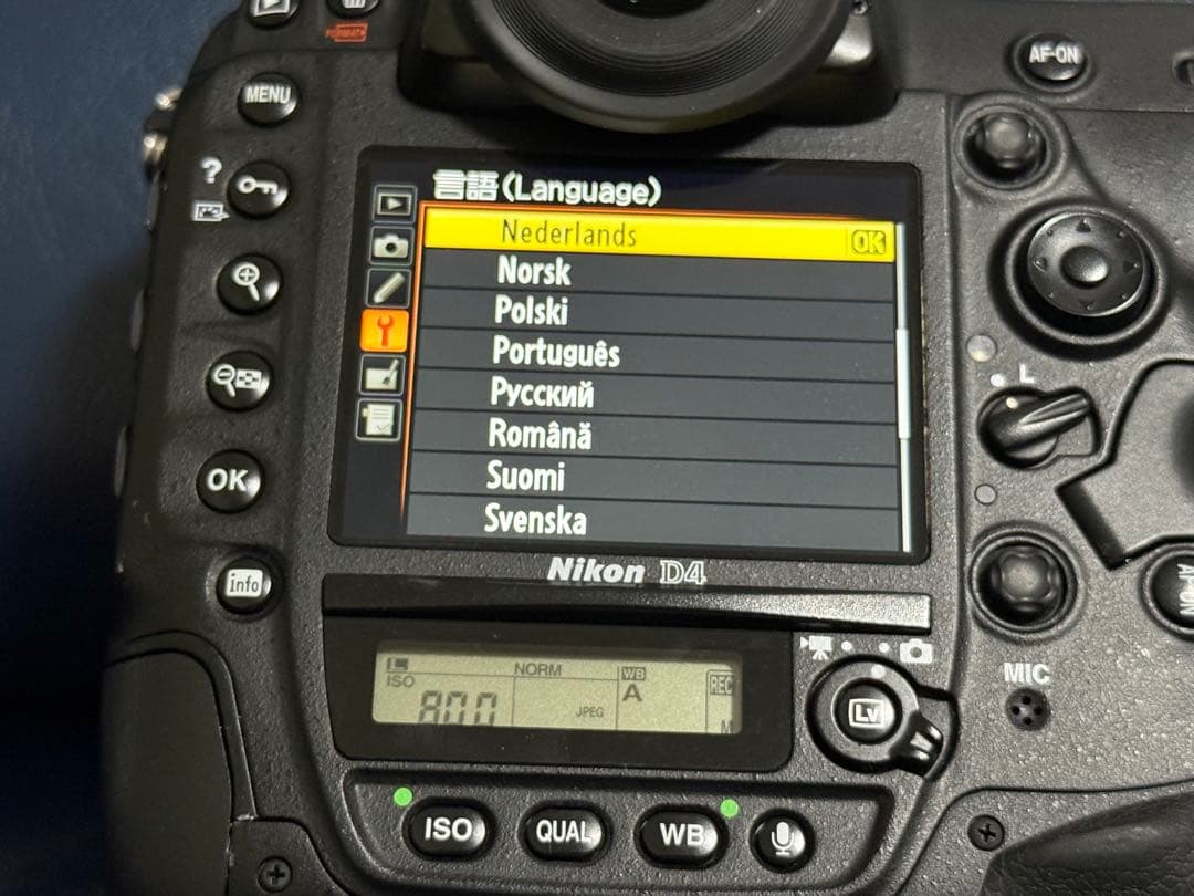 Nikon D4 ボディ XQDカード2枚付 動作品 CF不可