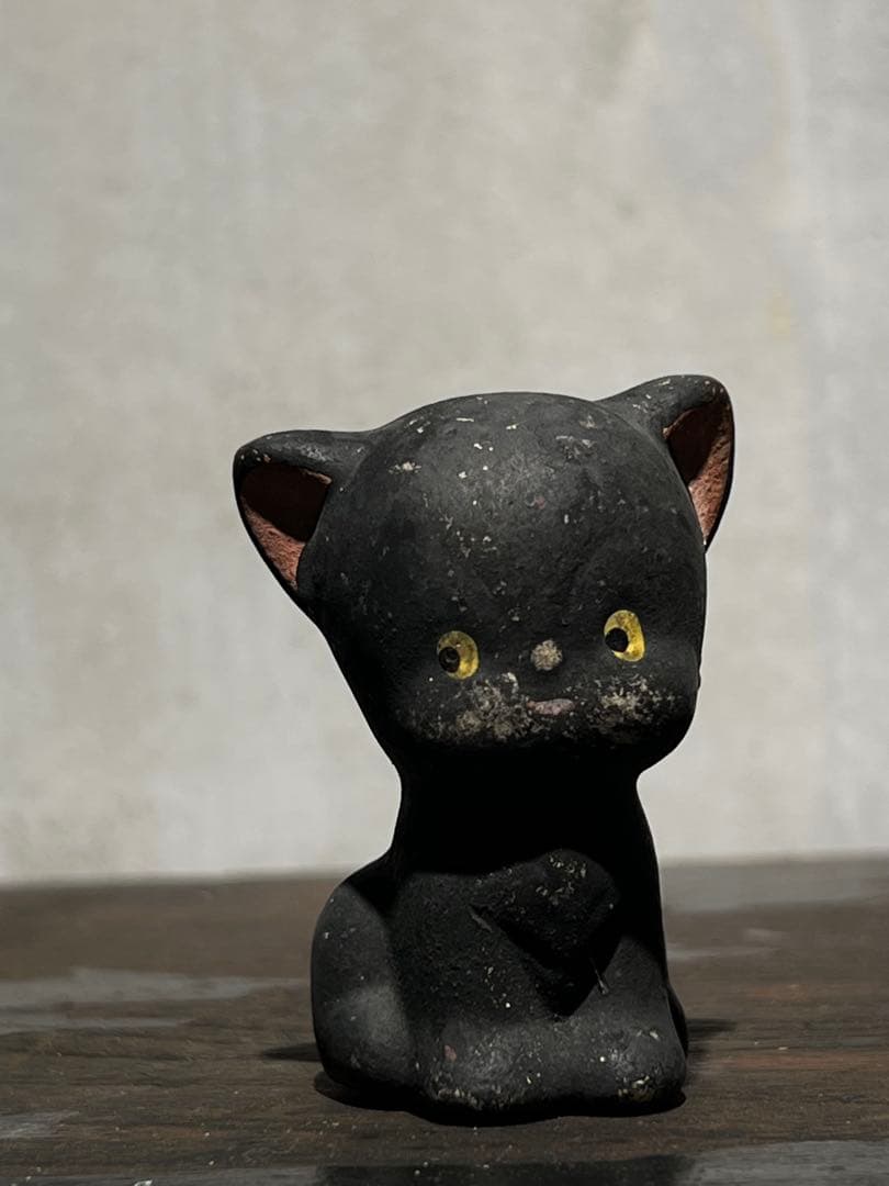 可愛すぎ！アンティーク 黒猫 陶器製 ／ クロネコ オブジェ レトロ 縁起物
