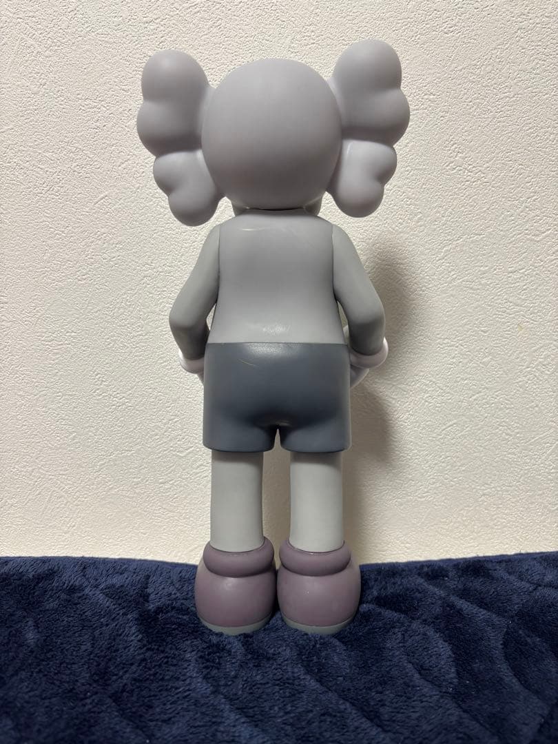 カウズkaws フィギュア