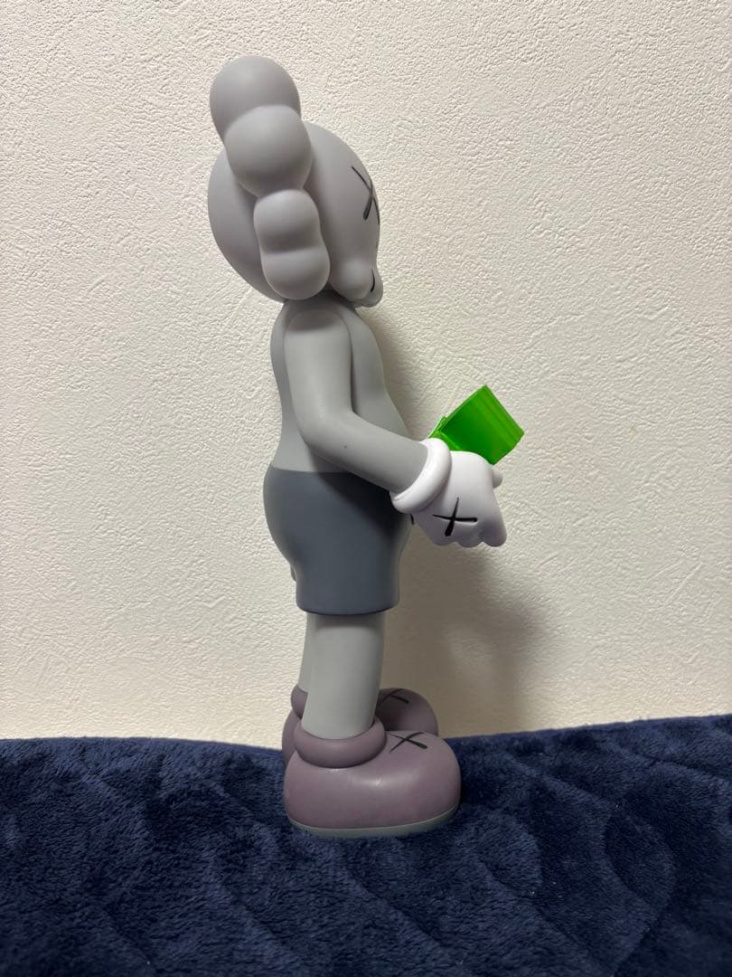 カウズkaws フィギュア