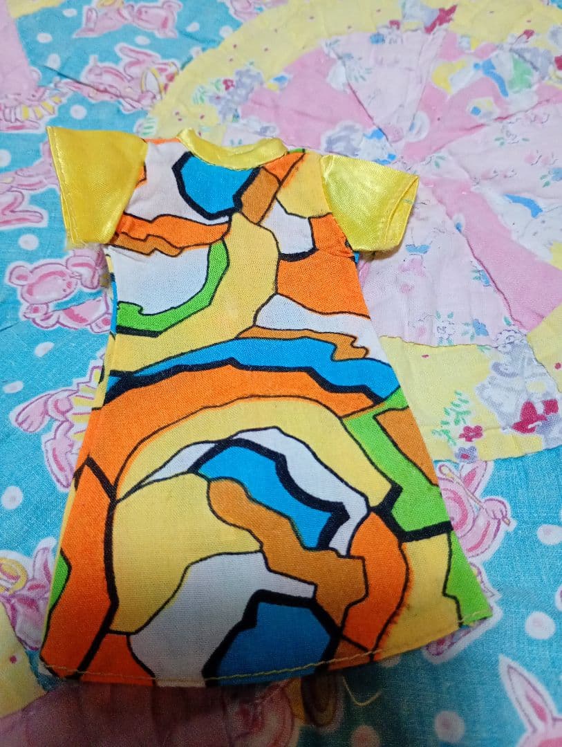 リカちゃんママ　レディリカサイズのワンピース　サイケ柄