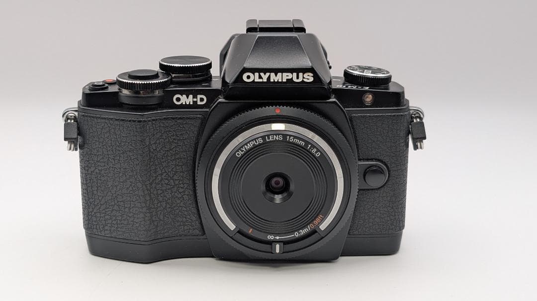OLYMPUS OM-D E-M10 & 15mm F8 キャップレンズ