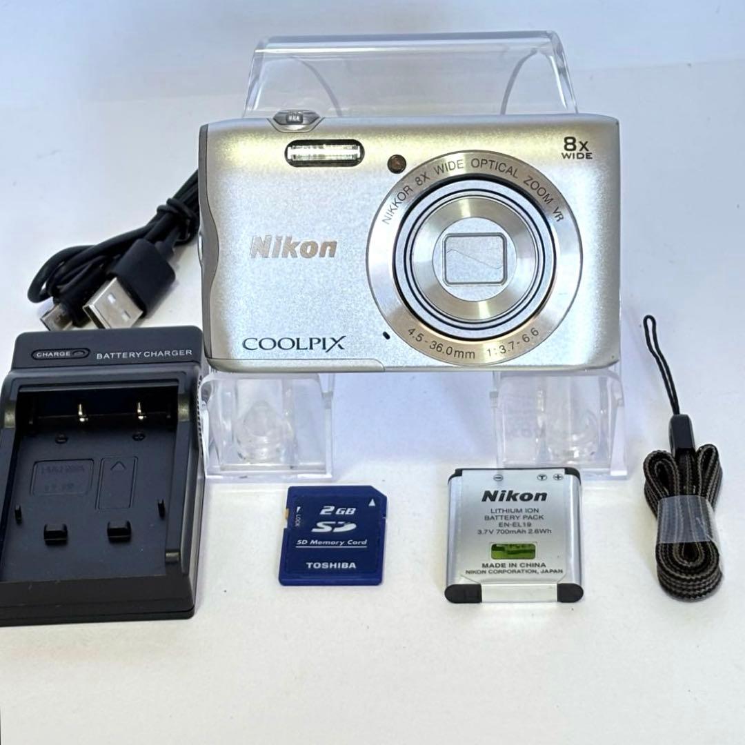 Nikon coolpix A300 ニコン　コンデジ　SDカード付シルバー