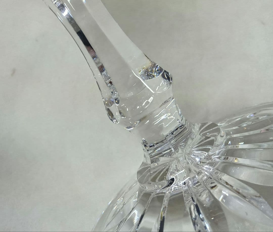 クリスタル　ワイングラス　ガラス　金色の縁取り　花器　フラワーアレンジ