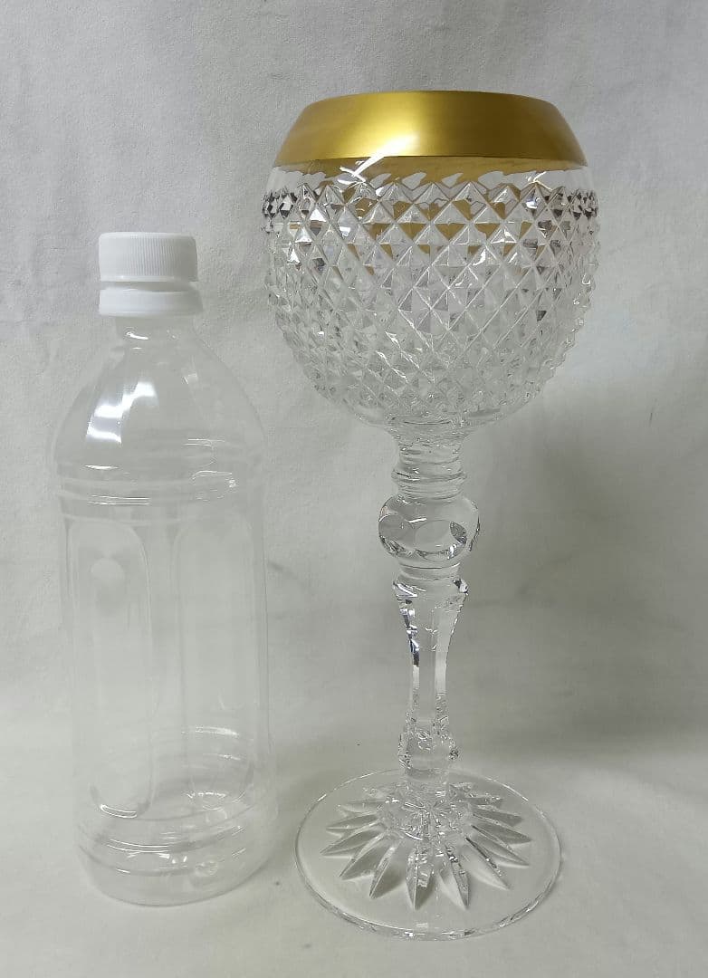 クリスタル　ワイングラス　ガラス　金色の縁取り　花器　フラワーアレンジ