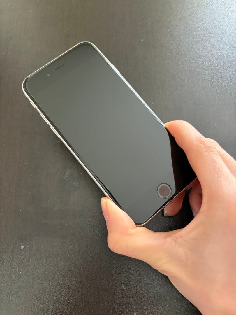 Apple iPhone SE (第3世代) 128GB スタートライト