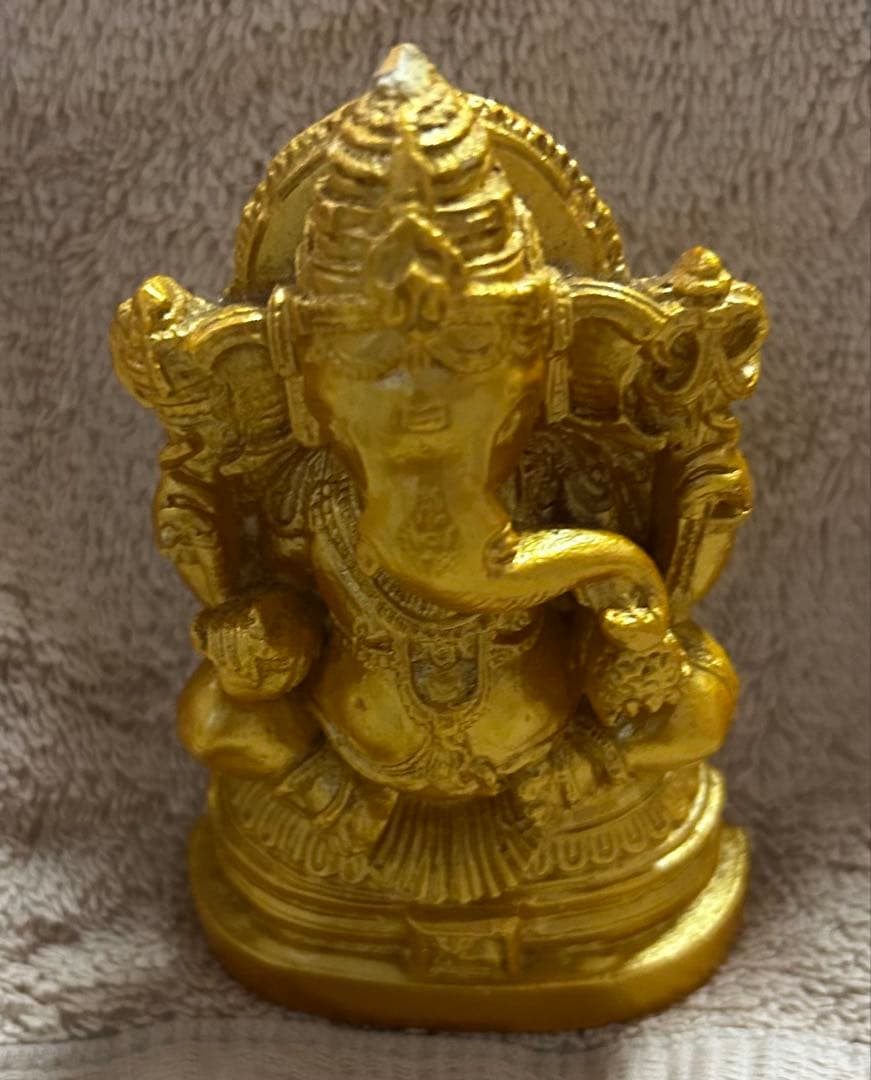 有名なガネーシャ　金色像　ヒンドゥー　12cm×3cm リトルインディア