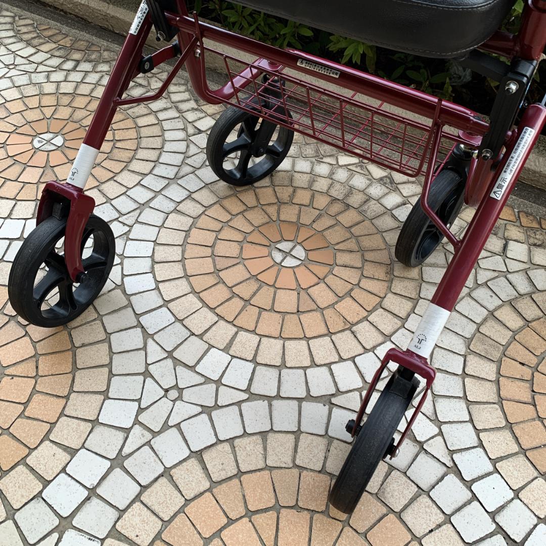 【全国送料無料】 アルミ製　歩行器　シルバーカー　座れる　歩行補助　手押し車