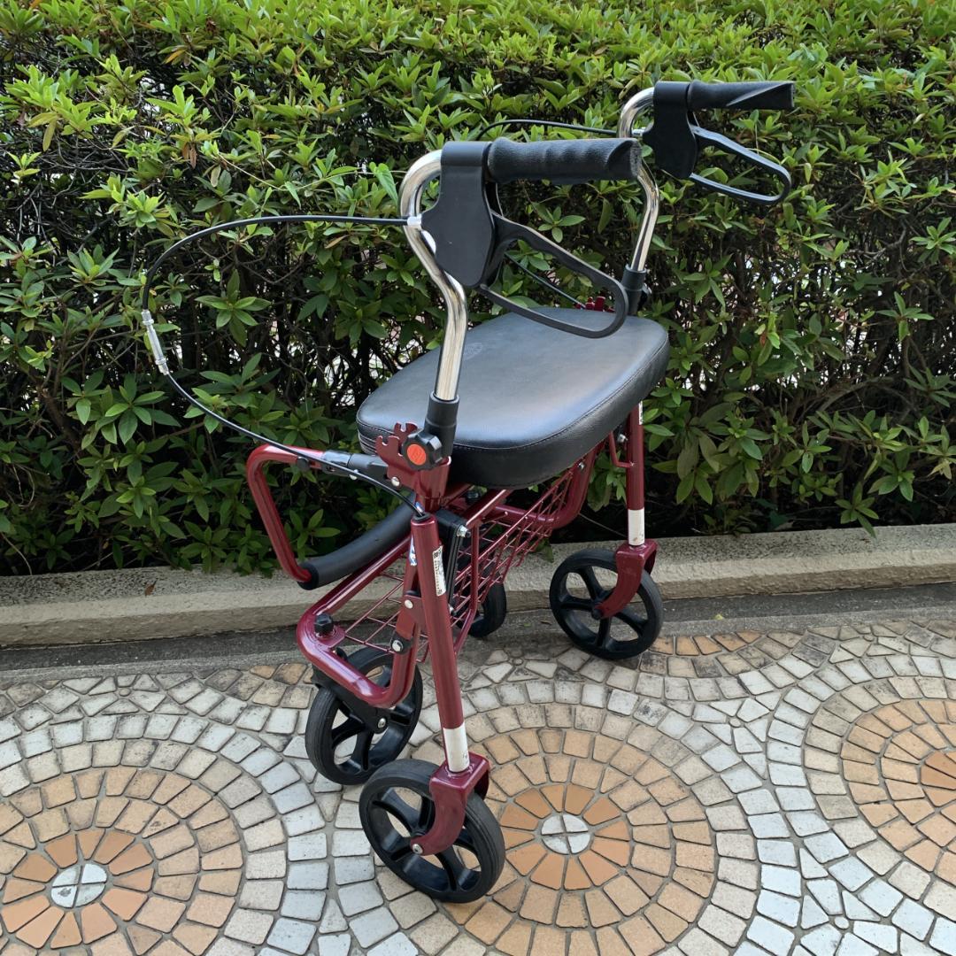 【全国送料無料】 アルミ製　歩行器　シルバーカー　座れる　歩行補助　手押し車