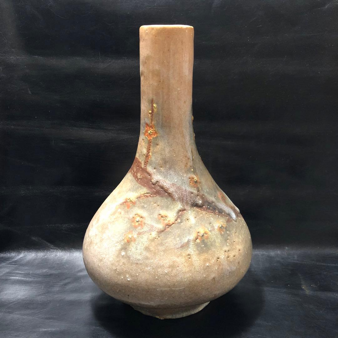 美しい古美術◾️蔵から見事な梅の木が描かれた釉薬どろどろね花瓶、壺、壷が出て来た。