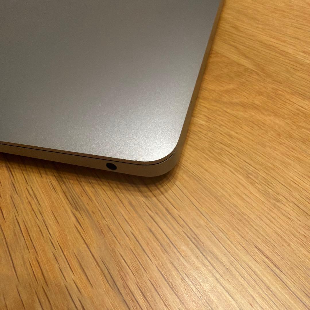 MacBook Air 13インチ（M1/8GB/256GB）