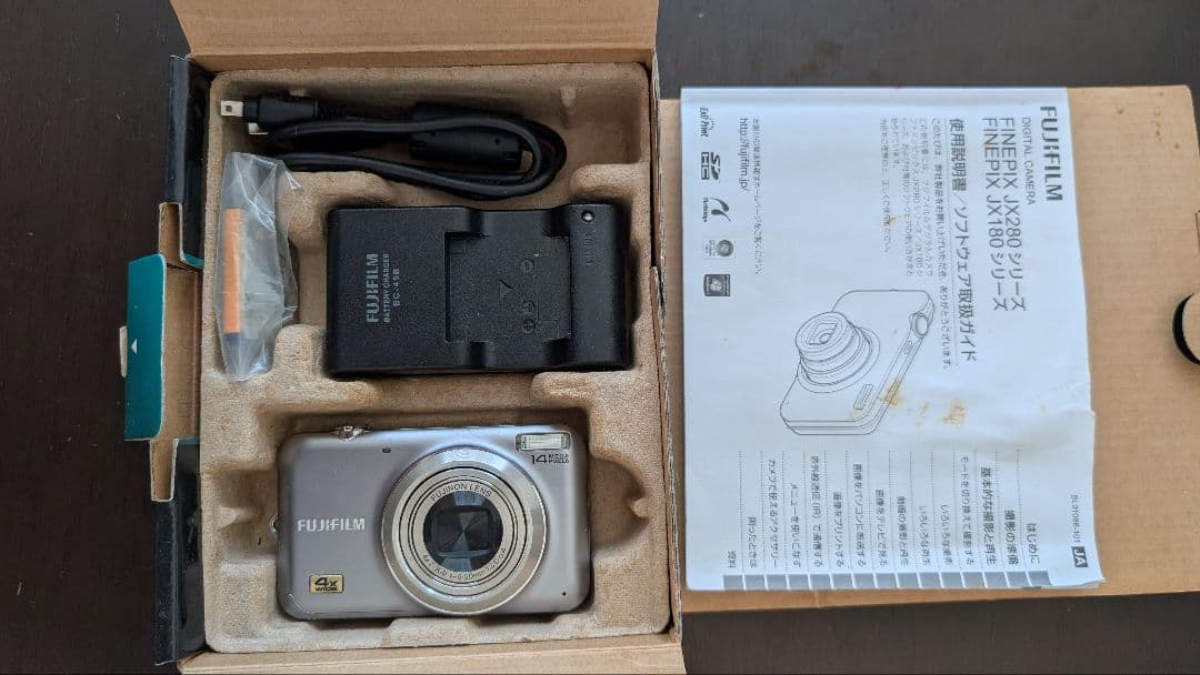 FUJIFILM FinePix JX180 シルバー 稼働品