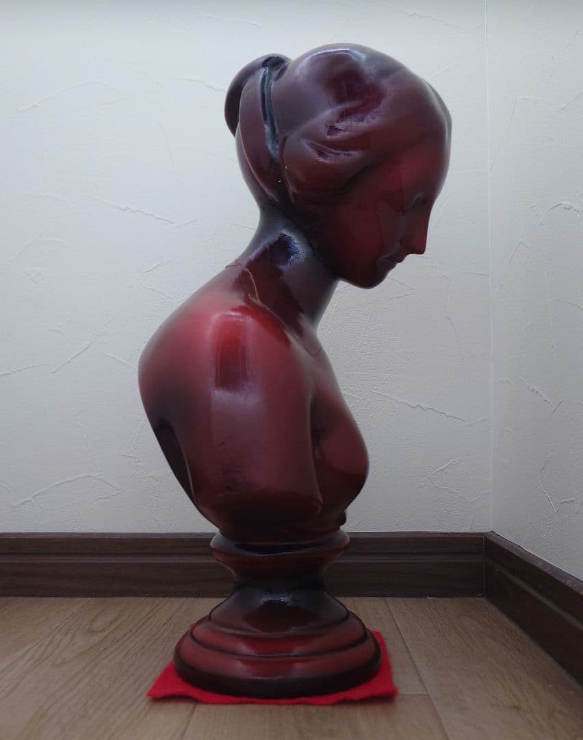 女性像