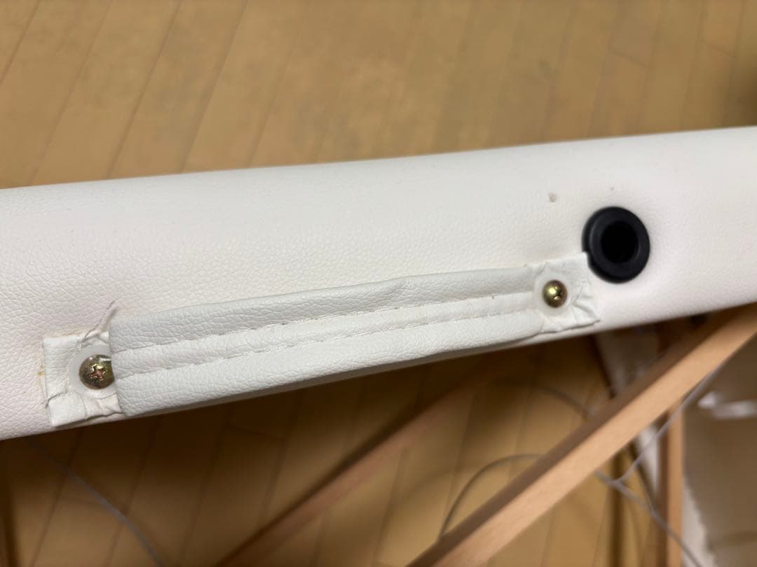 ホワイト折りたたみマッサージテーブル