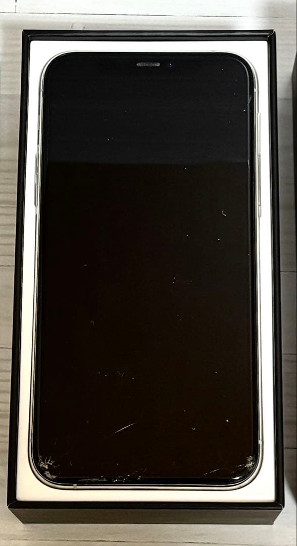 【初期化済み】iPhone11Pro シルバーホワイト64GB 箱付き