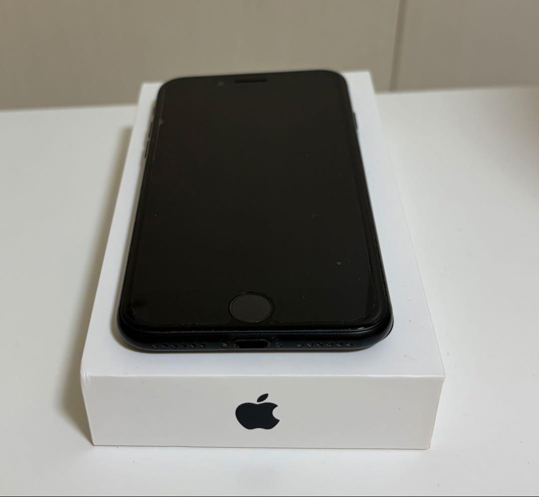 iPhone SE (第3世代) ブラック + ケーブル