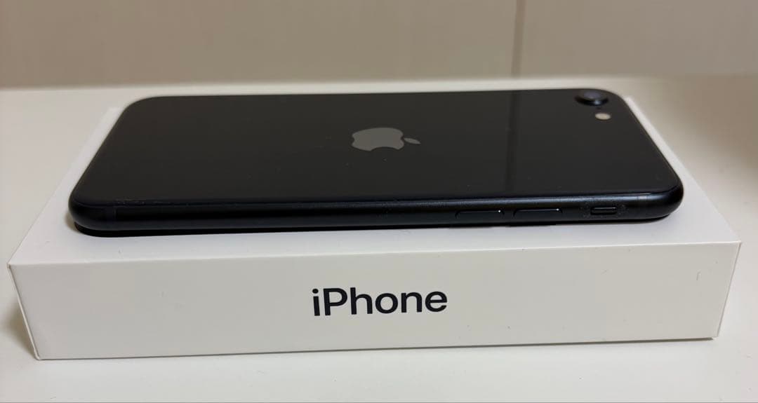 iPhone SE (第3世代) ブラック + ケーブル