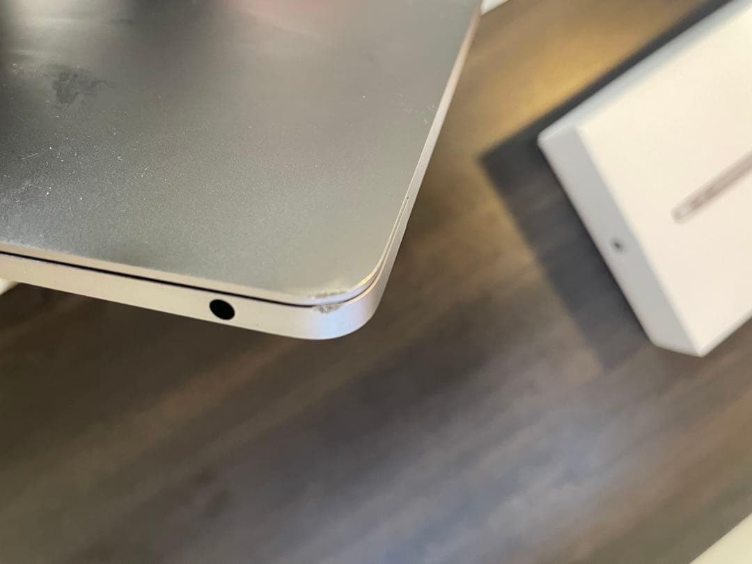 【動作確認済】MacBookAir本体シルバー 8GB 256GB 充電器箱付き