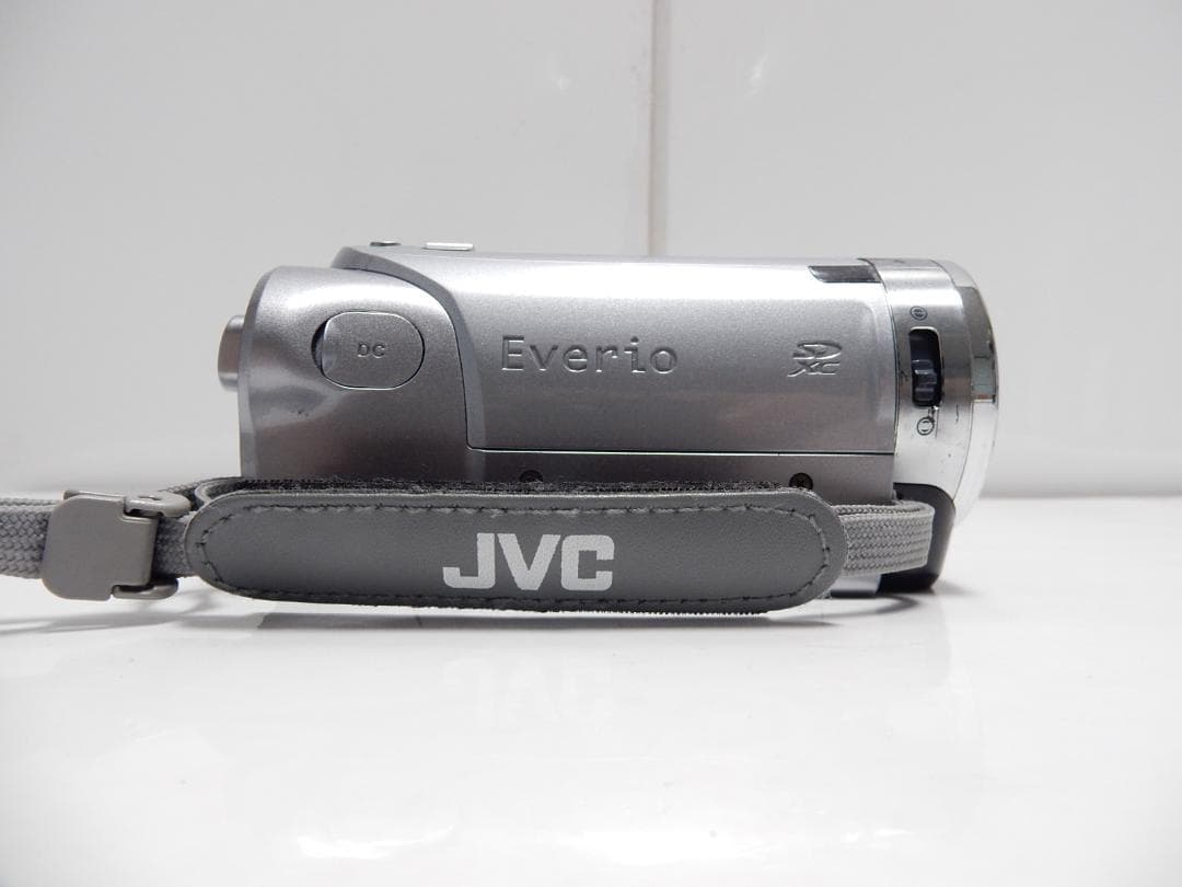希少　動作品　大人気　JVCビクターエブリオ ビデオカメラ GZ-E220