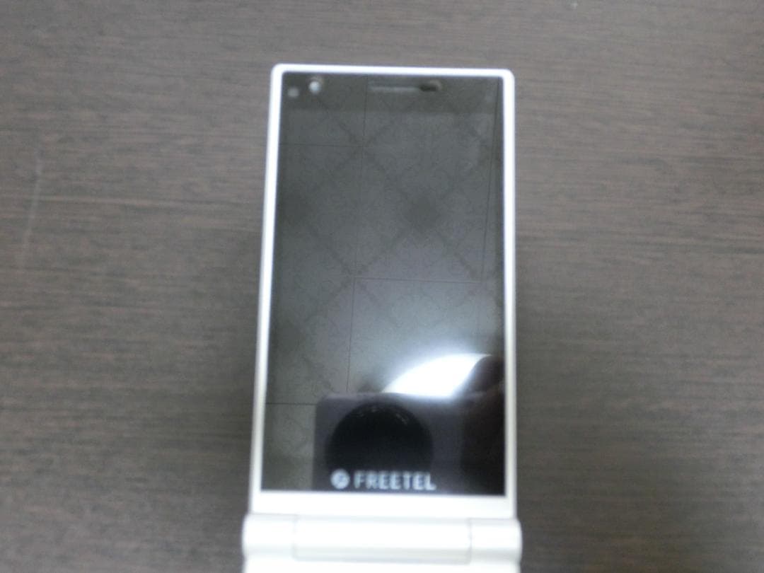 2つ折りSIMフリースマートフォン FREETEL MUSASHI