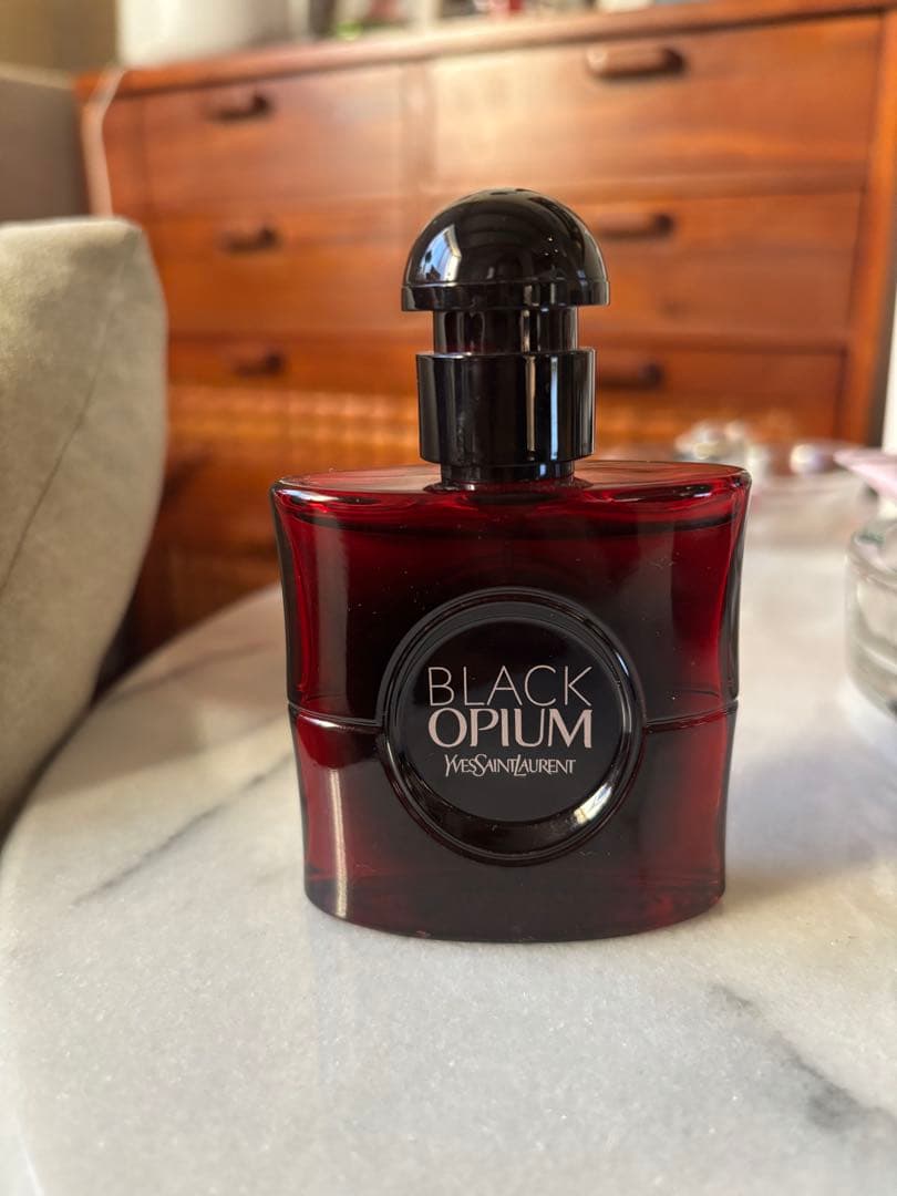 Yves Saint Laurent Black Opium オーバーレッド