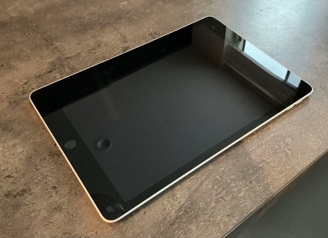 未使用に近い　第9世代　64GB Apple iPad 本体