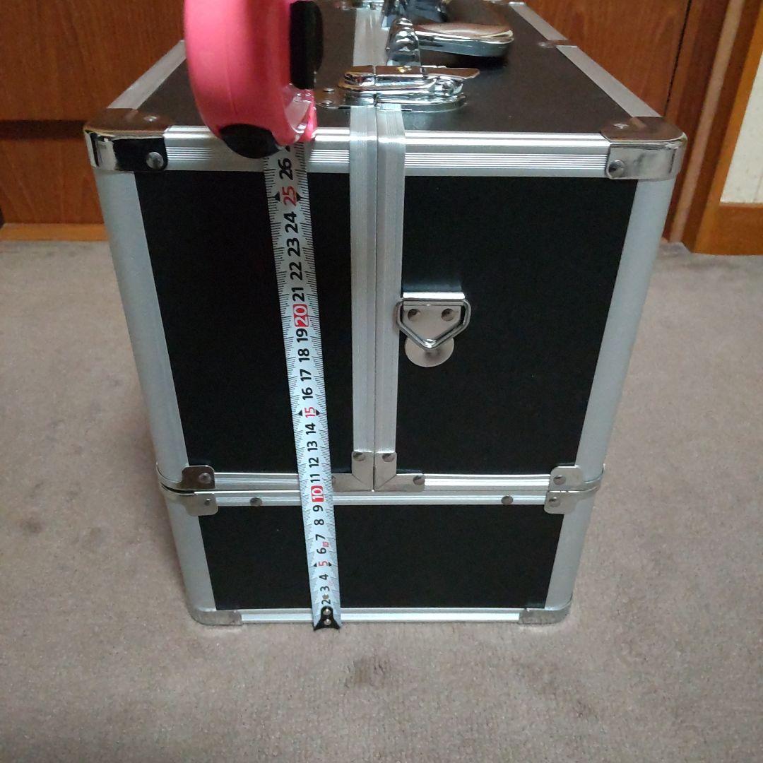 ロック可能なアルミ収納ケース