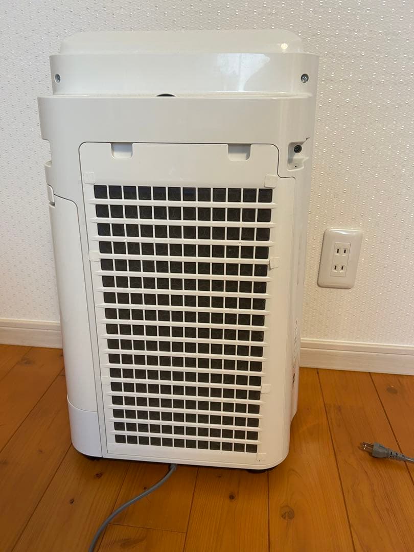SHARP 2019年式　空気清浄機 KC-J50-W ホワイトペットタバコ無し