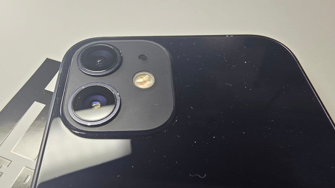Apple iPhone 12 ブラック 画面にひびあり