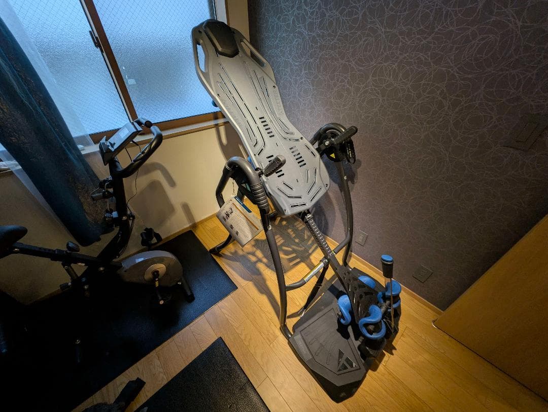 ぶら下がり健康器 エルゴノミックデザイン
